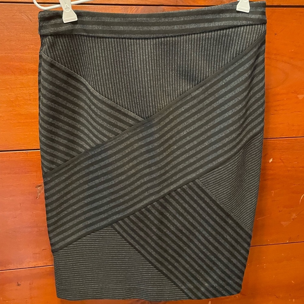 NWOT Grace Elements Woman’s geometric black and gray striped skirt size 6 - Picture 3 of 6